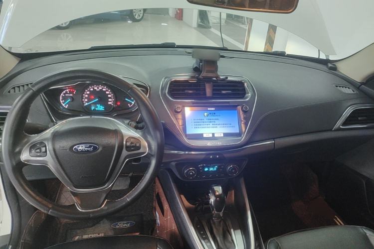 Used Ford Escort 2015 1.5L Automatic Fashion Model Center Console