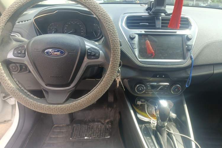 Used Ford Escort 2015 1.5L Automatic Fashion Model Center Console