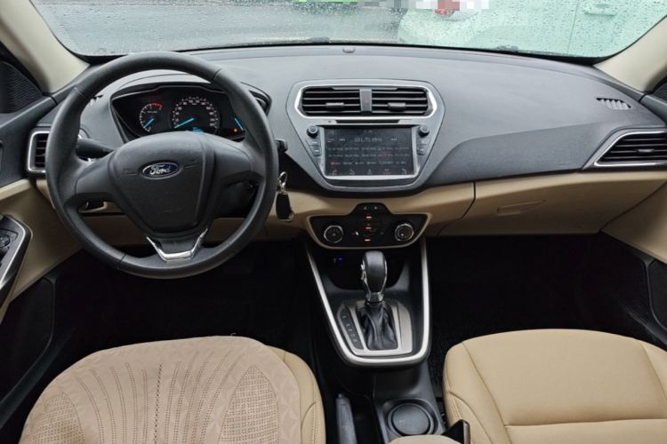 Used Ford Escort 2015 1.5L Automatic Comfort Edition Center Console