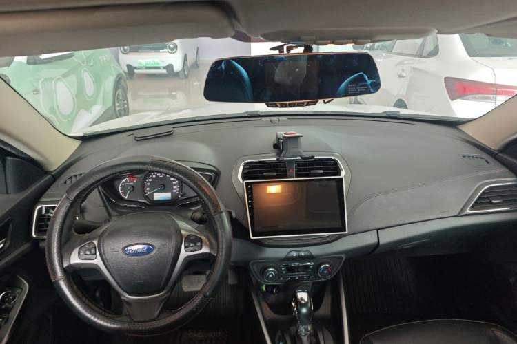 Used Ford Escort 2015 1.5L Automatic Fashion Model Center Console