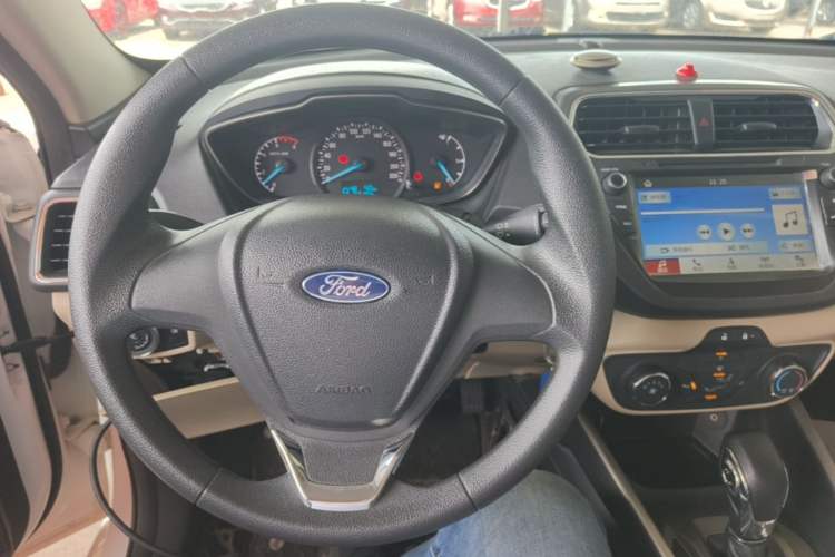 Used Ford Escort 2015 1.5L Automatic Comfort Edition Center Console
