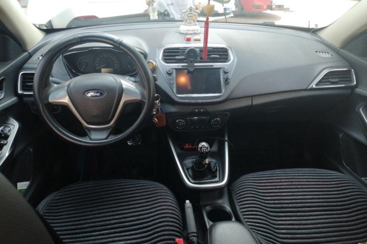 Used Ford Escort 2015 1.5L Manual Fashion Edition Center Console