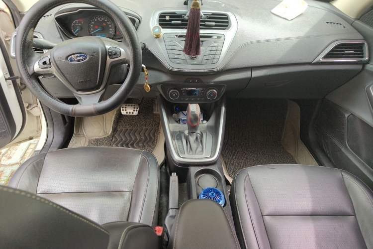 Used Ford Escort 2015 1.5L Automatic Fashion Model Center Console
