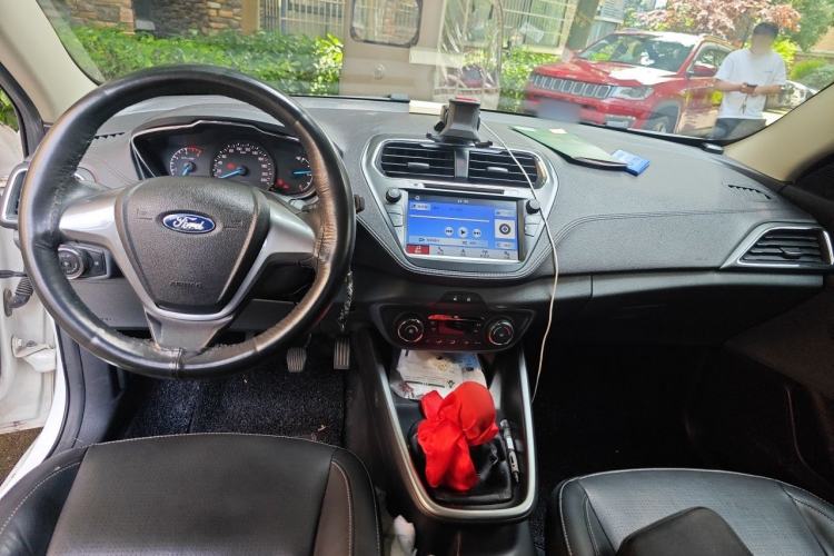 Used Ford Escort 2015 1.5L Manual Fashion Edition Center Console