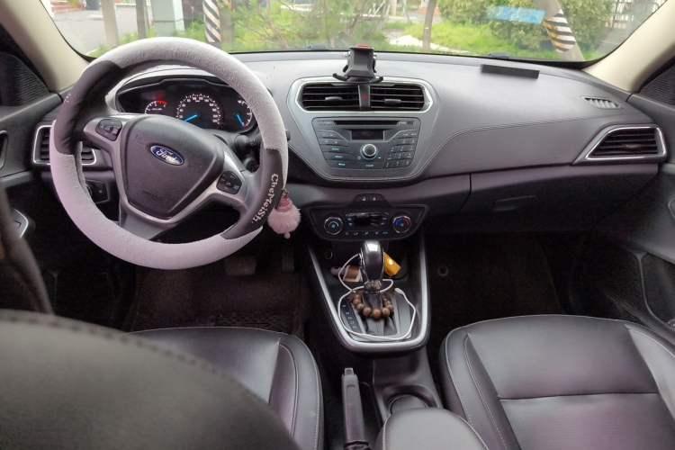 Used Ford Escort 2015 1.5L Automatic Fashion Model Center Console