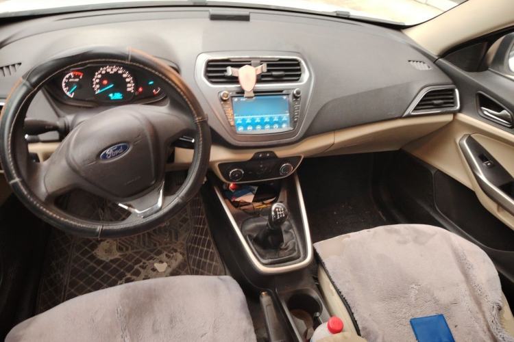 Used Ford Escort 2015 1.5L Manual Comfort Model Center Console