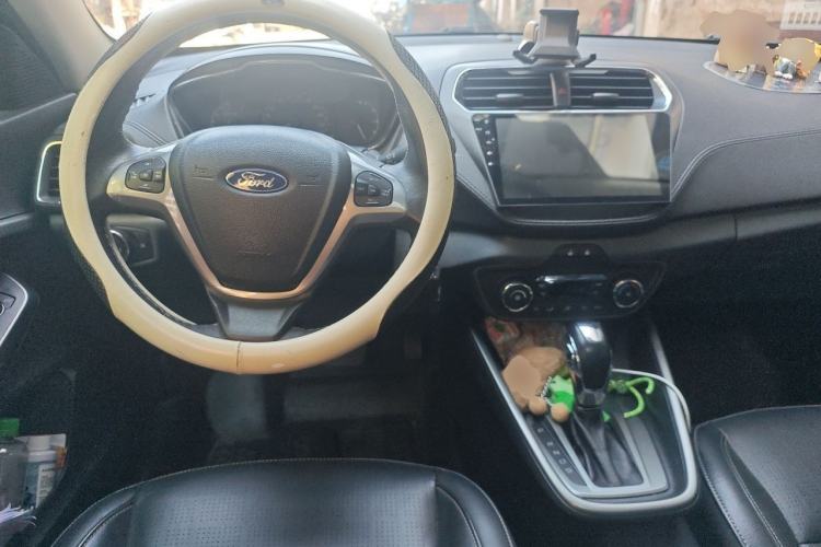 Used Ford Escort 2015 1.5L Automatic Fashion Model Center Console