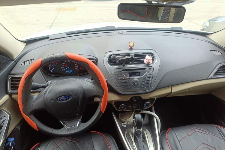 Used Ford Escort 2015 1.5L Automatic Comfort Edition Center Console