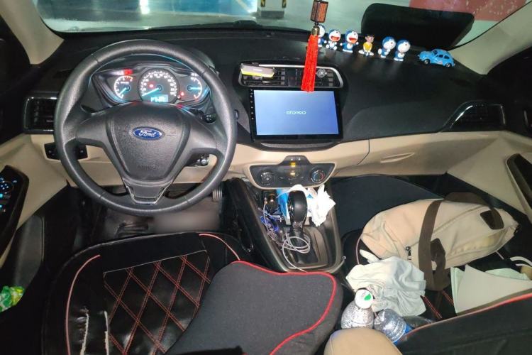 Used Ford Escort 2015 1.5L Automatic Comfort Edition Center Console