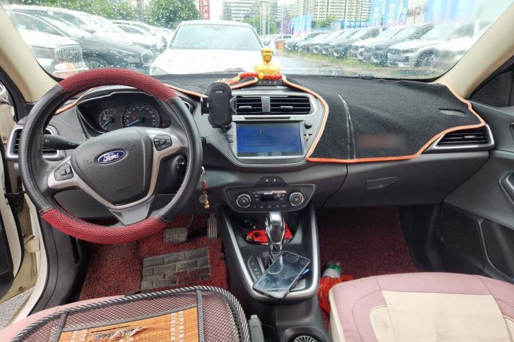 Used Ford Escort 2015 1.5L Automatic Fashion Model Center Console