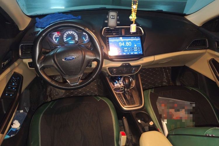 Used Ford Escort 2015 1.5L Automatic Comfort Edition Center Console