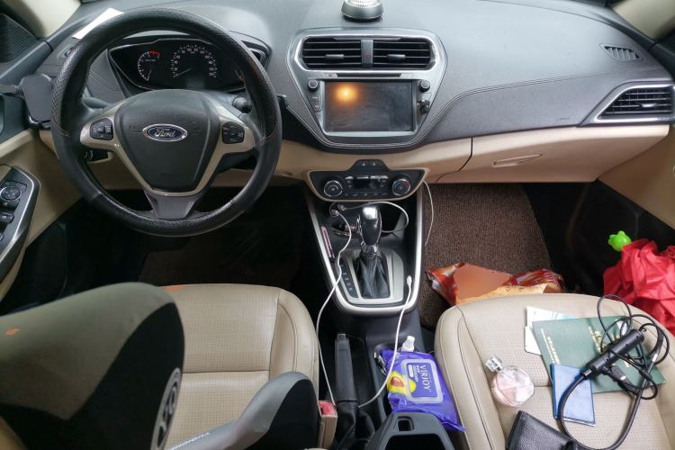 Used Ford Escort 2015 1.5L Automatic Fashion Model Center Console
