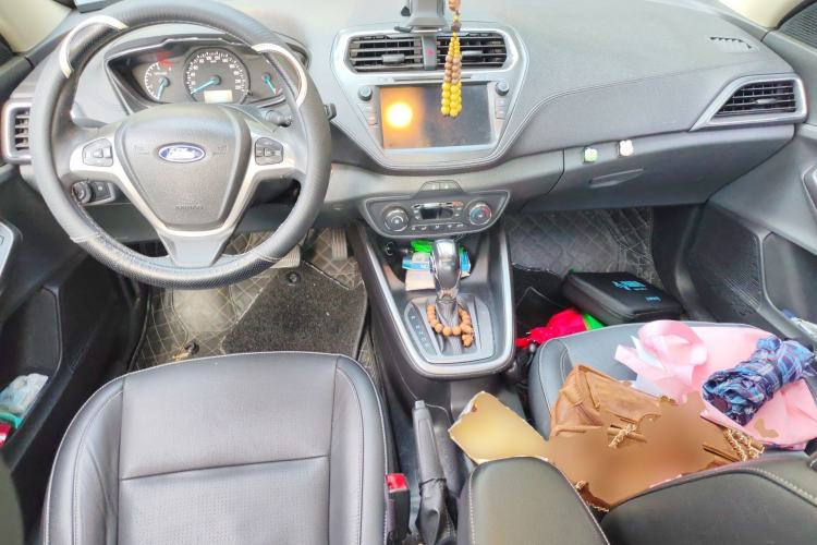 Used Ford Escort 2015 1.5L Automatic Fashion Model Center Console