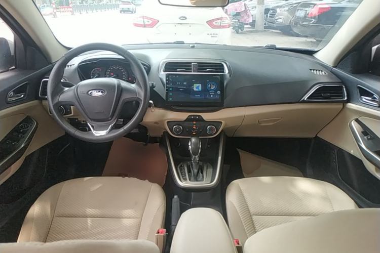 Used Ford Escort 2015 1.5L Automatic Comfort Edition Center Console