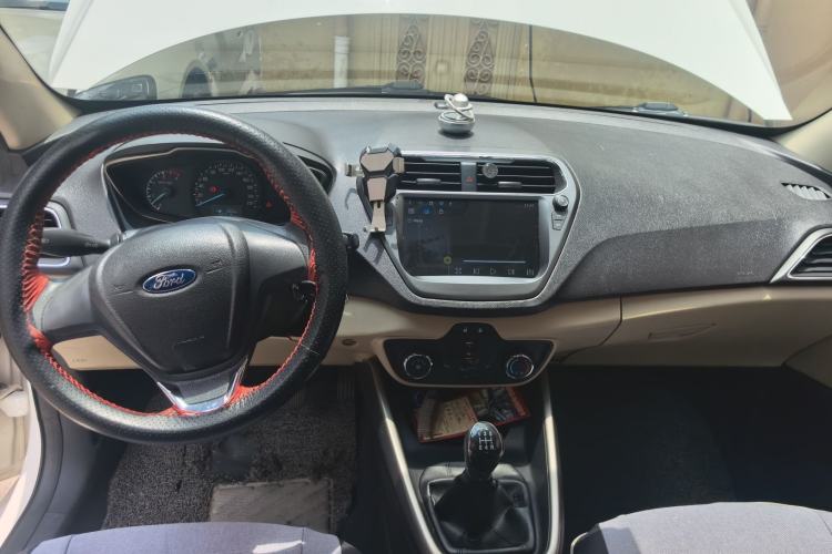 Used Ford Escort 2015 1.5L Manual Comfort Model Center Console