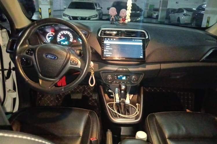 Used Ford Escort 2015 1.5L Automatic Fashion Model Center Console