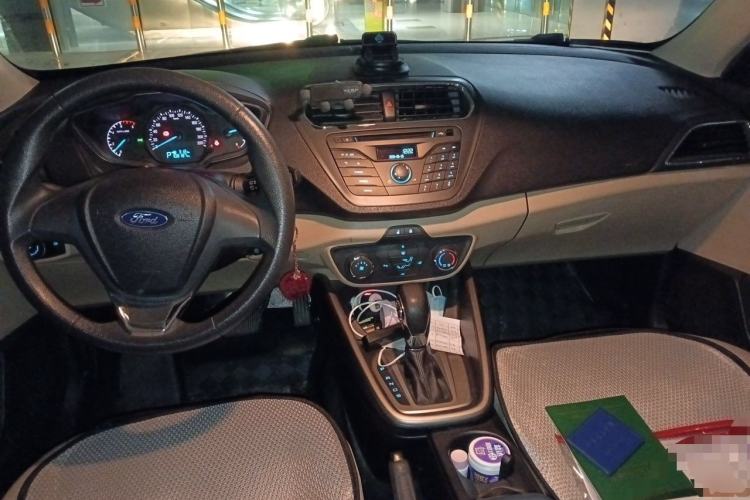 Used Ford Escort 2015 1.5L Automatic Comfort Edition Center Console