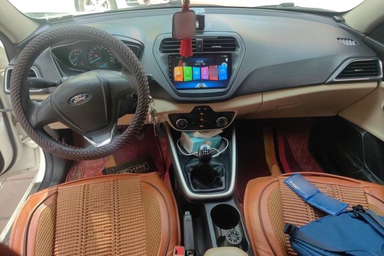 Used Ford Escort 2015 1.5L Manual Comfort Model Center Console