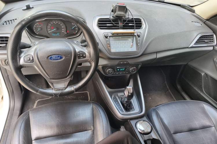 Used Ford Escort 2015 1.5L Automatic Fashion Model Center Console