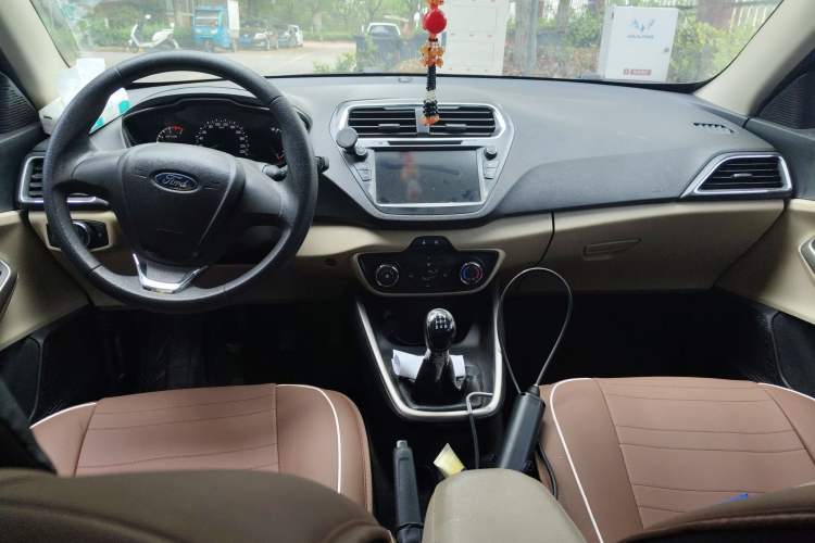 Used Ford Escort 2015 1.5L Manual Comfort Model Center Console