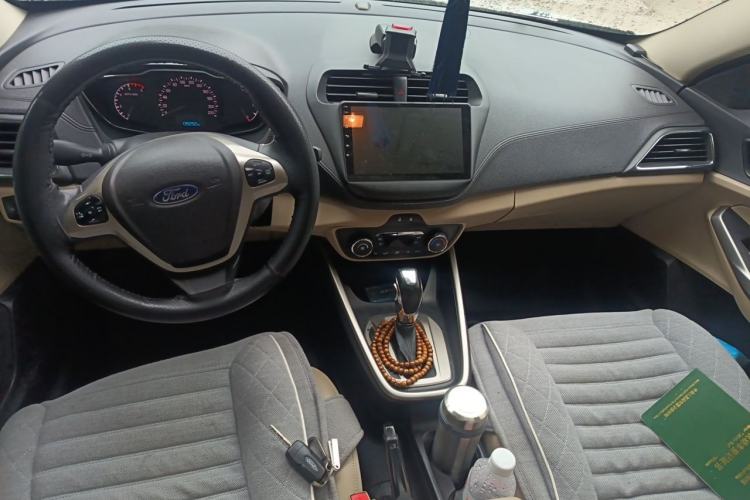 Used Ford Escort 2015 1.5L Automatic Fashion Model Center Console