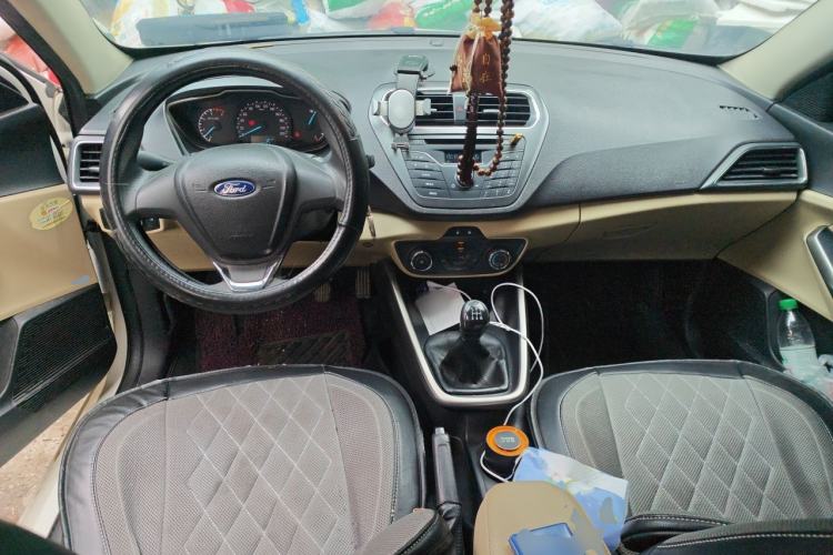 Used Ford Escort 2015 1.5L Manual Comfort Model Center Console