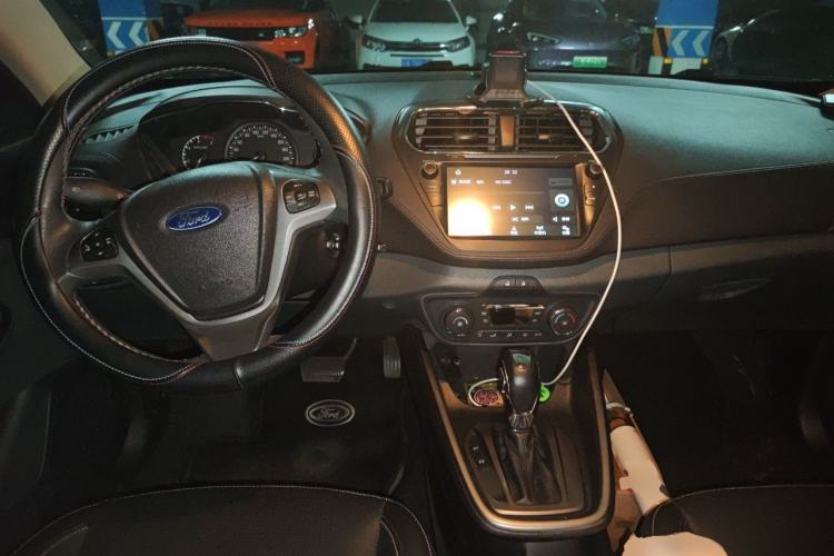 Used Ford Escort 2015 1.5L Automatic Fashion Model Center Console