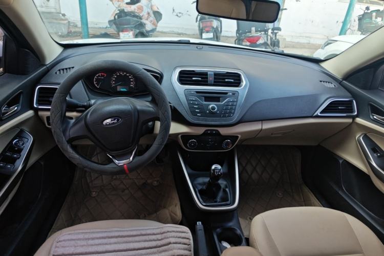 Used Ford Escort 2015 1.5L Manual Comfort Model Center Console