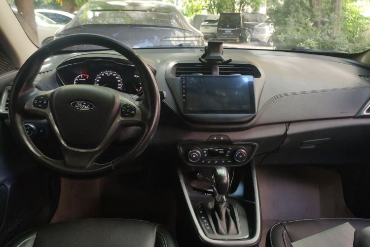 Used Ford Escort 2015 1.5L Automatic Fashion Model Center Console