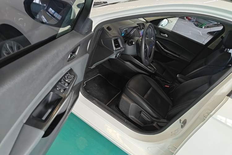 Used Ford Escort 2015 1.5L Automatic Fashion Model Driver Seat