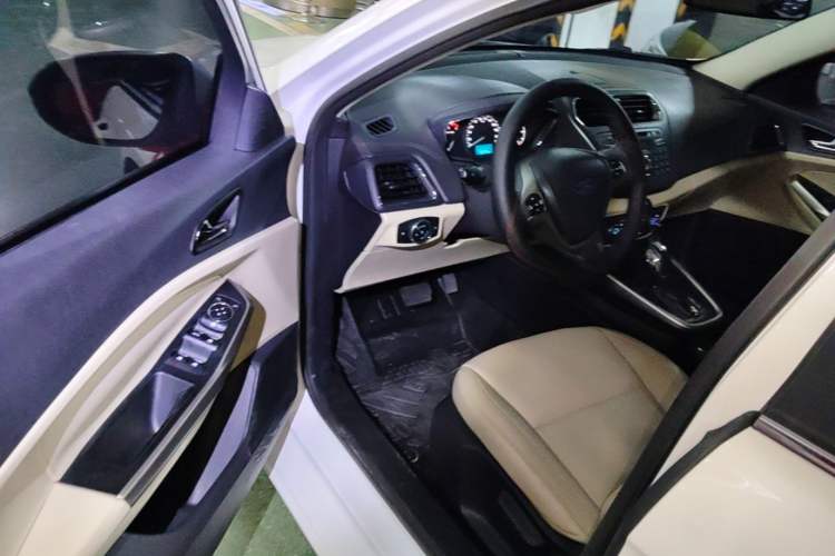 Used Ford Escort 2015 1.5L Automatic Fashion Model Driver Seat