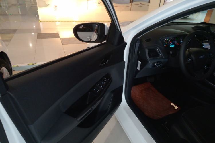 Used Ford Escort 2015 1.5L Automatic Fashion Model Driver Seat