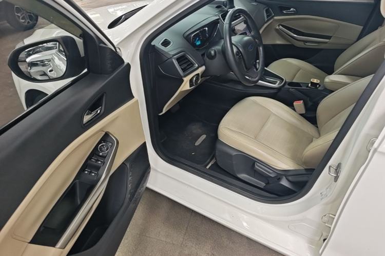 Used Ford Escort 2015 1.5L Automatic Fashion Model Driver Seat