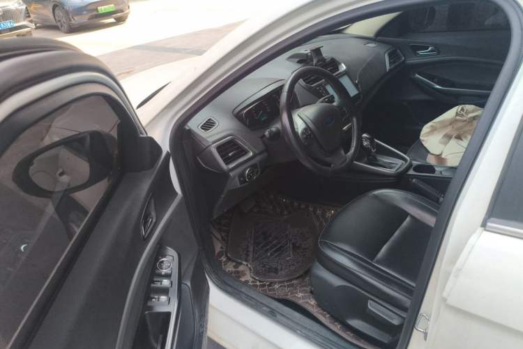 Used Ford Escort 2015 1.5L Automatic Fashion Model Driver Seat