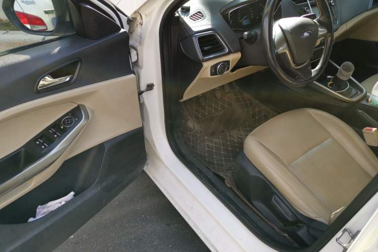 Used Ford Escort 2015 1.5L Manual Fashion Edition Driver Seat