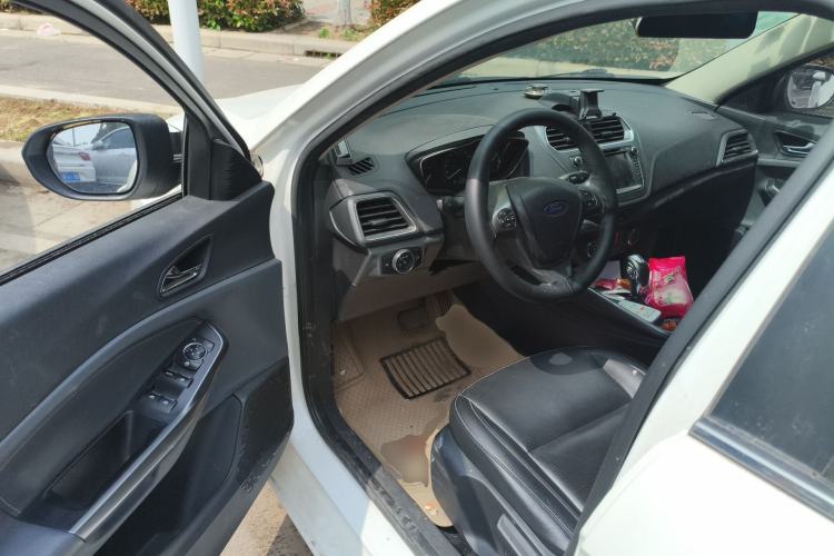 Used Ford Escort 2015 1.5L Automatic Fashion Model Driver Seat