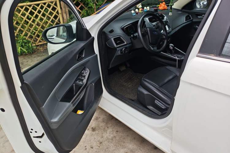 Used Ford Escort 2015 1.5L Automatic Fashion Model Driver Seat