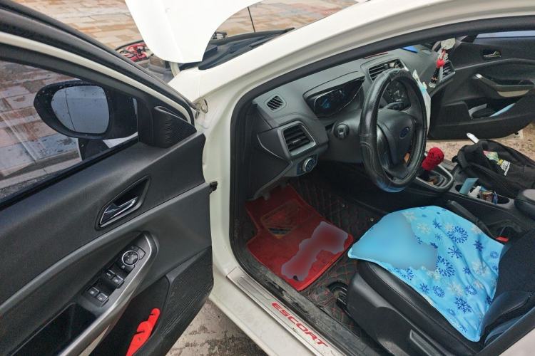 Used Ford Escort 2015 1.5L Manual Fashion Edition Driver Seat