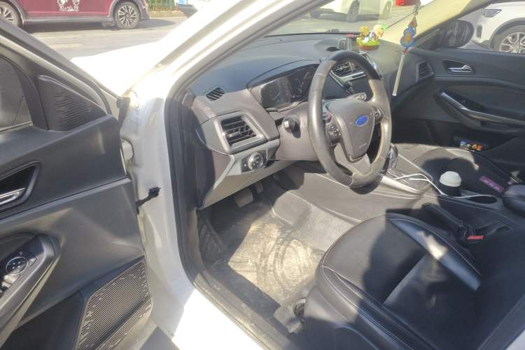 Used Ford Escort 2015 1.5L Automatic Fashion Model Driver Seat
