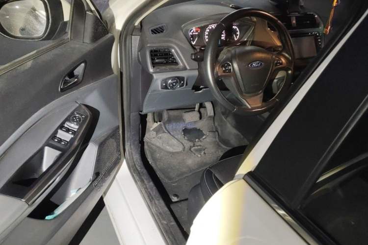 Used Ford Escort 2015 1.5L Automatic Fashion Model Driver Seat