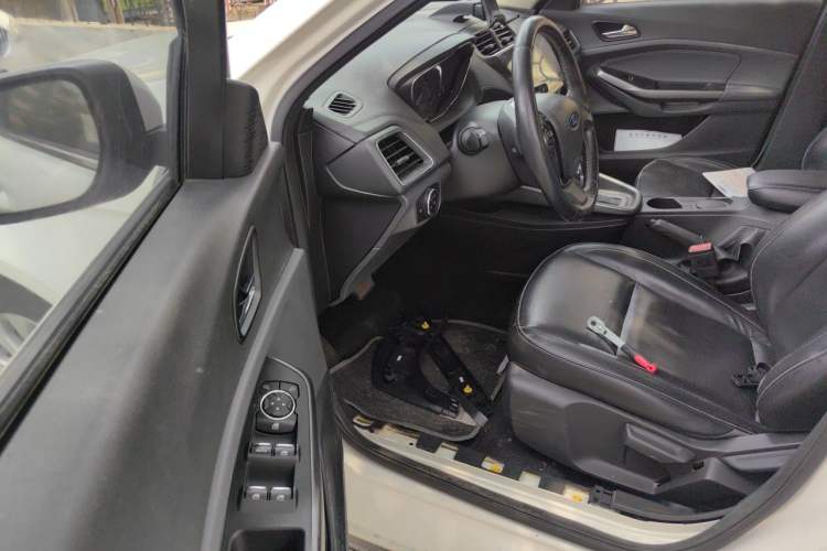 Used Ford Escort 2015 1.5L Automatic Fashion Model Driver Seat