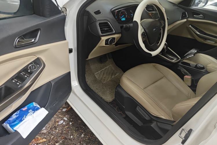 Used Ford Escort 2015 1.5L Automatic Fashion Model Driver Seat