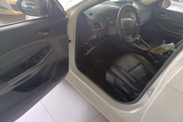 Used Ford Escort 2015 1.5L Automatic Fashion Model Driver Seat