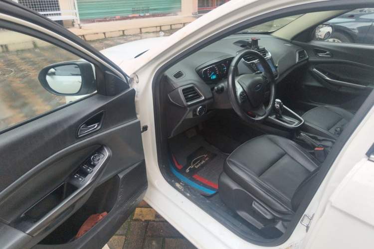 Used Ford Escort 2015 1.5L Automatic Fashion Model Driver Seat
