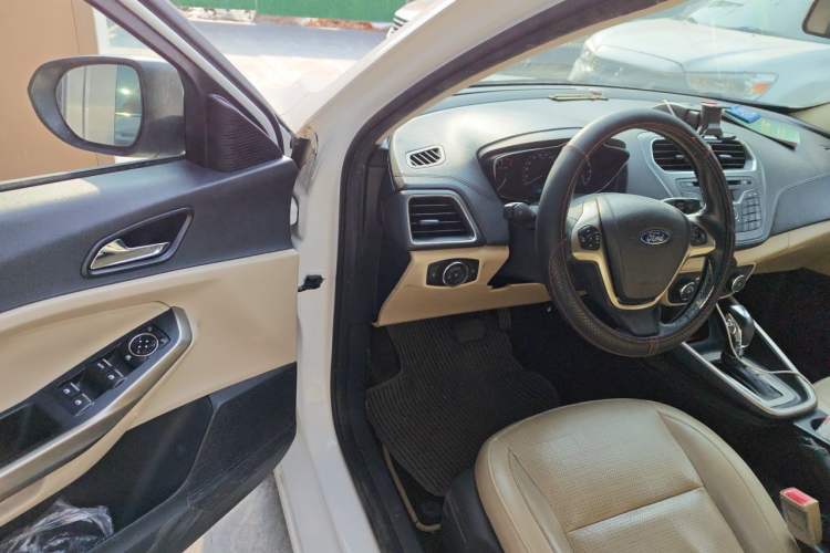 Used Ford Escort 2015 1.5L Automatic Fashion Model Driver Seat