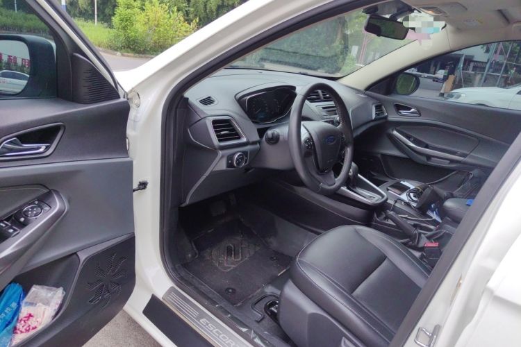 Used Ford Escort 2015 1.5L Automatic Fashion Model Driver Seat
