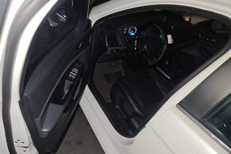 Used Ford Escort 2015 1.5L Automatic Fashion Model Driver Seat