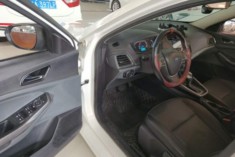 Used Ford Escort 2015 1.5L Automatic Fashion Model Driver Seat
