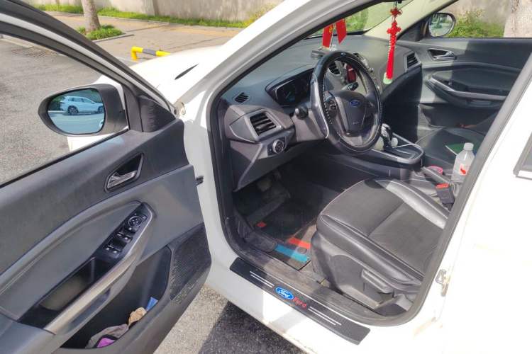 Used Ford Escort 2015 1.5L Automatic Fashion Model Driver Seat