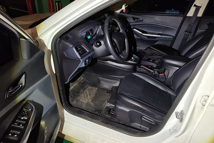 Used Ford Escort 2015 1.5L Automatic Fashion Model Driver Seat